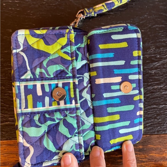 Vera Bradley Wristlet - Picture 4 of 5